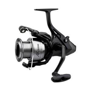 OKUMA KOŁOWROTEK  AK 6000 BAITFEEDER + ŻYŁKA 0,30MM CAMO